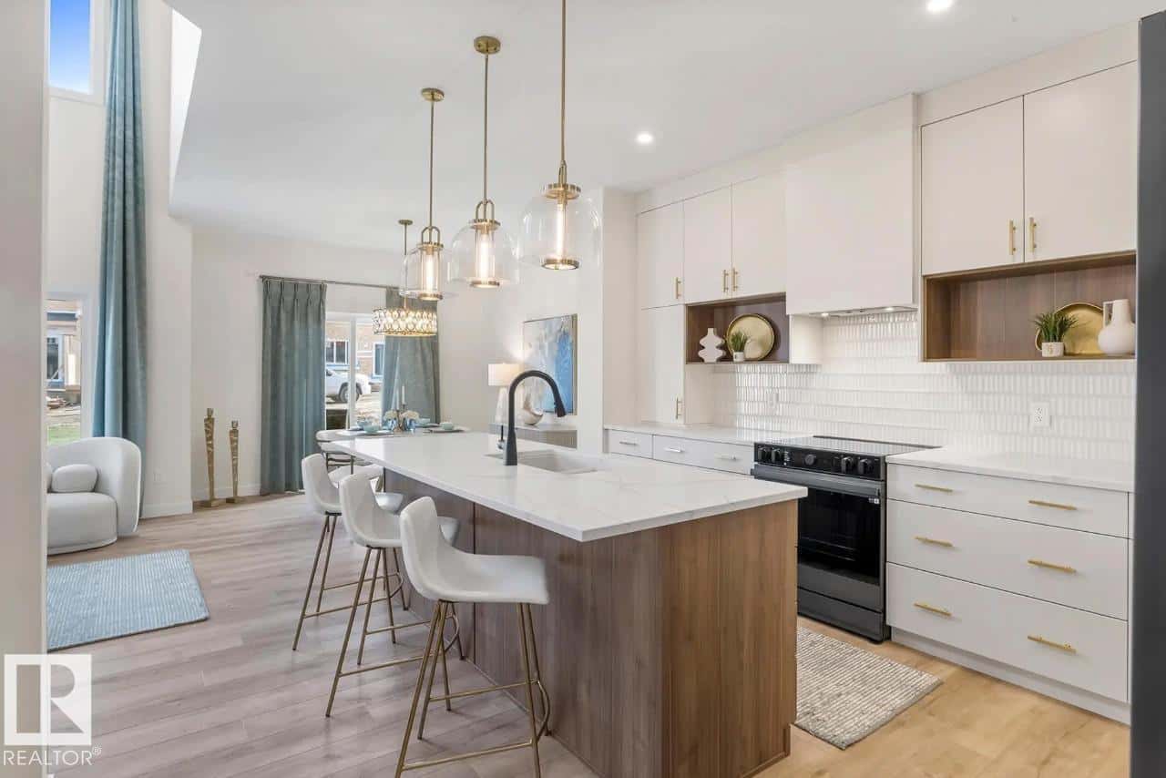 Edmonton — Edmonton - Photo 5 of 36