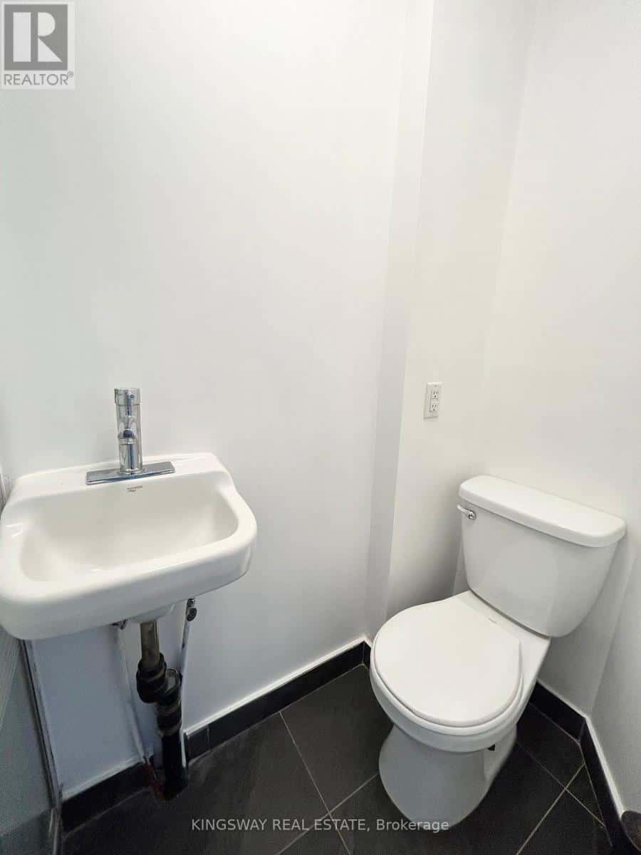 MAIN - 4229 BLOOR STREET W — Toronto (Markland Wood) - Photo 3 of 13