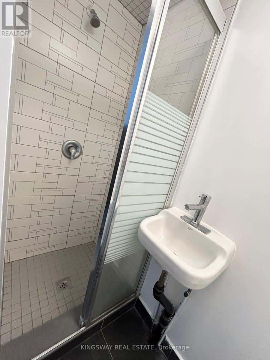 MAIN - 4229 BLOOR STREET W — Toronto (Markland Wood) - Photo 4 of 13