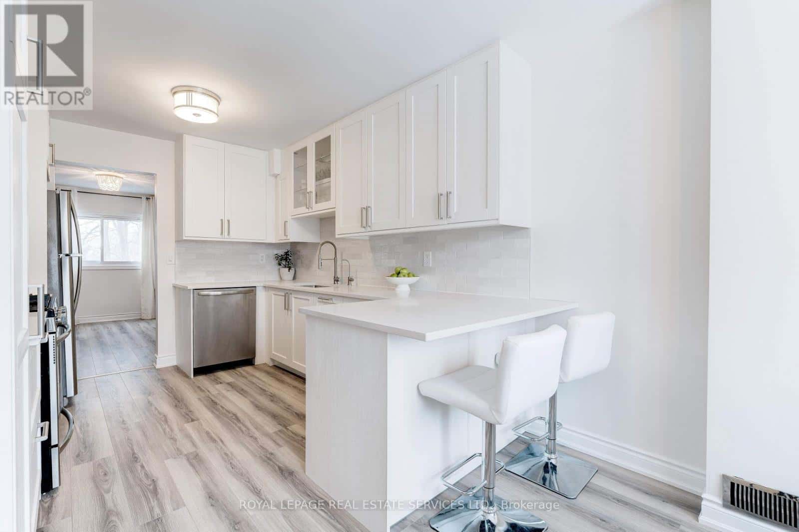 213 - 2110 CLEAVER AVENUE — Burlington (Headon) - Photo 3 of 35