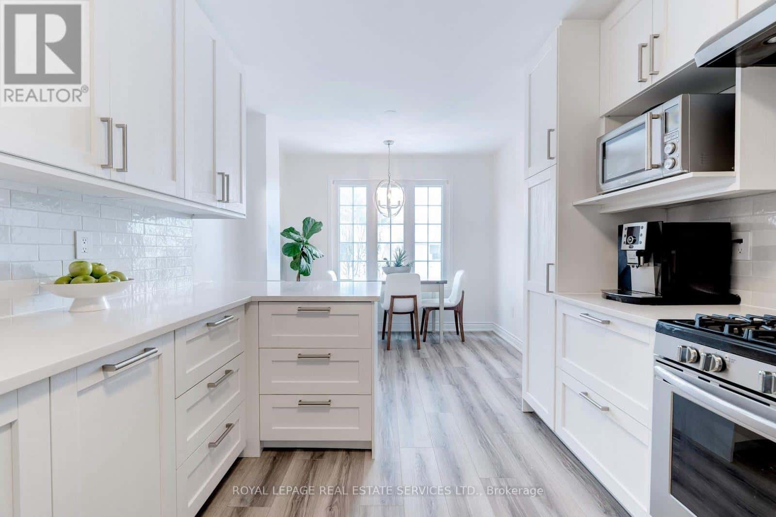 213 - 2110 CLEAVER AVENUE — Burlington (Headon) - Photo 4 of 35