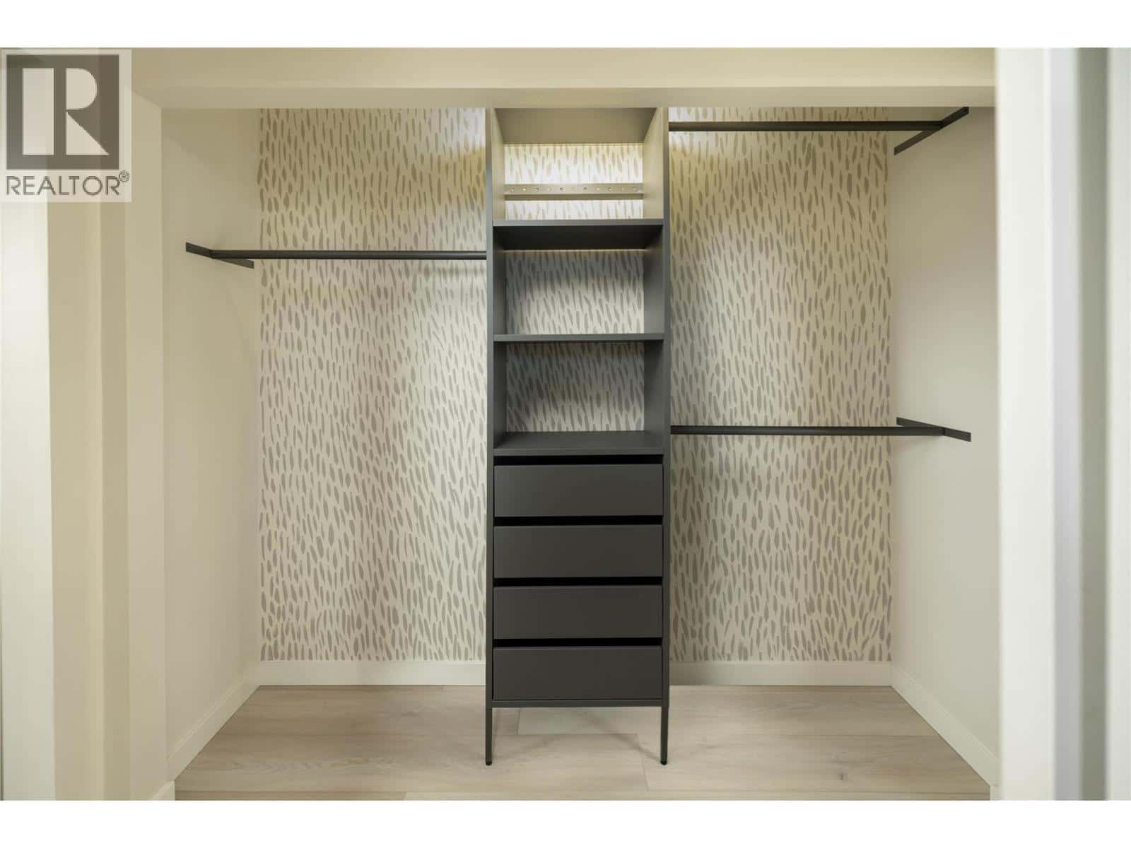 Peachland — Peachland - Photo 5 of 36