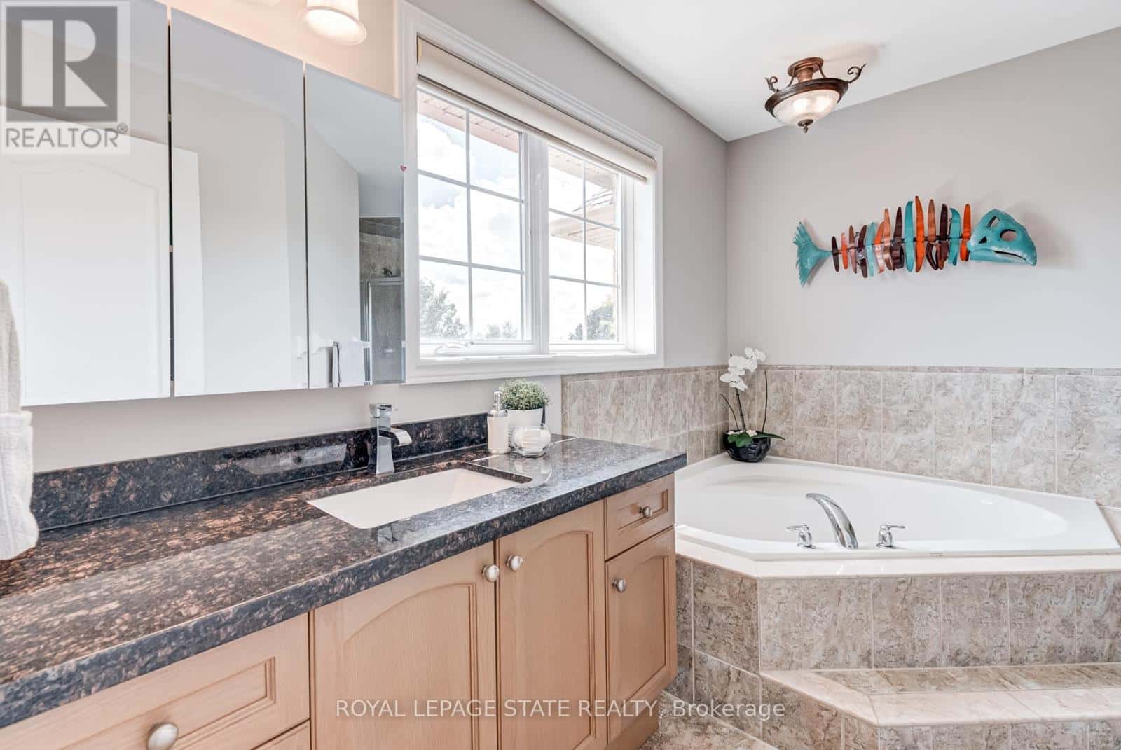 Hamilton (Ancaster) — Hamilton (Ancaster) - Photo 4 of 50