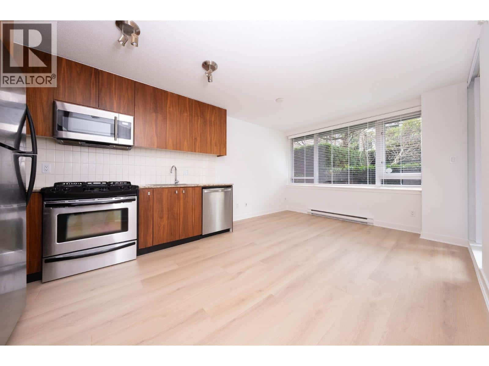 302 1030 W BROADWAY STREET — Vancouver, British Columbia - Photo 3 of 38