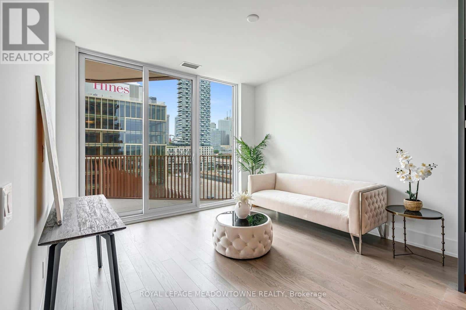 Toronto (Waterfront Communities) — Toronto (Waterfront Communities) - Photo 2 of 50