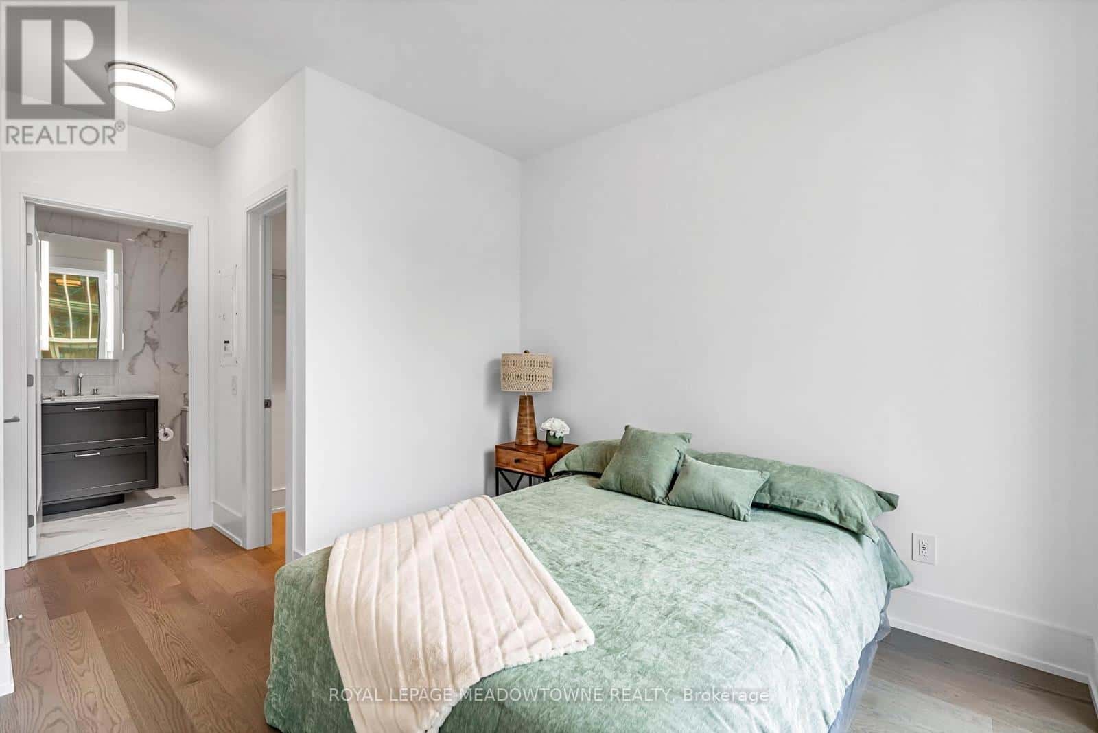 Toronto (Waterfront Communities) — Toronto (Waterfront Communities) - Photo 4 of 50