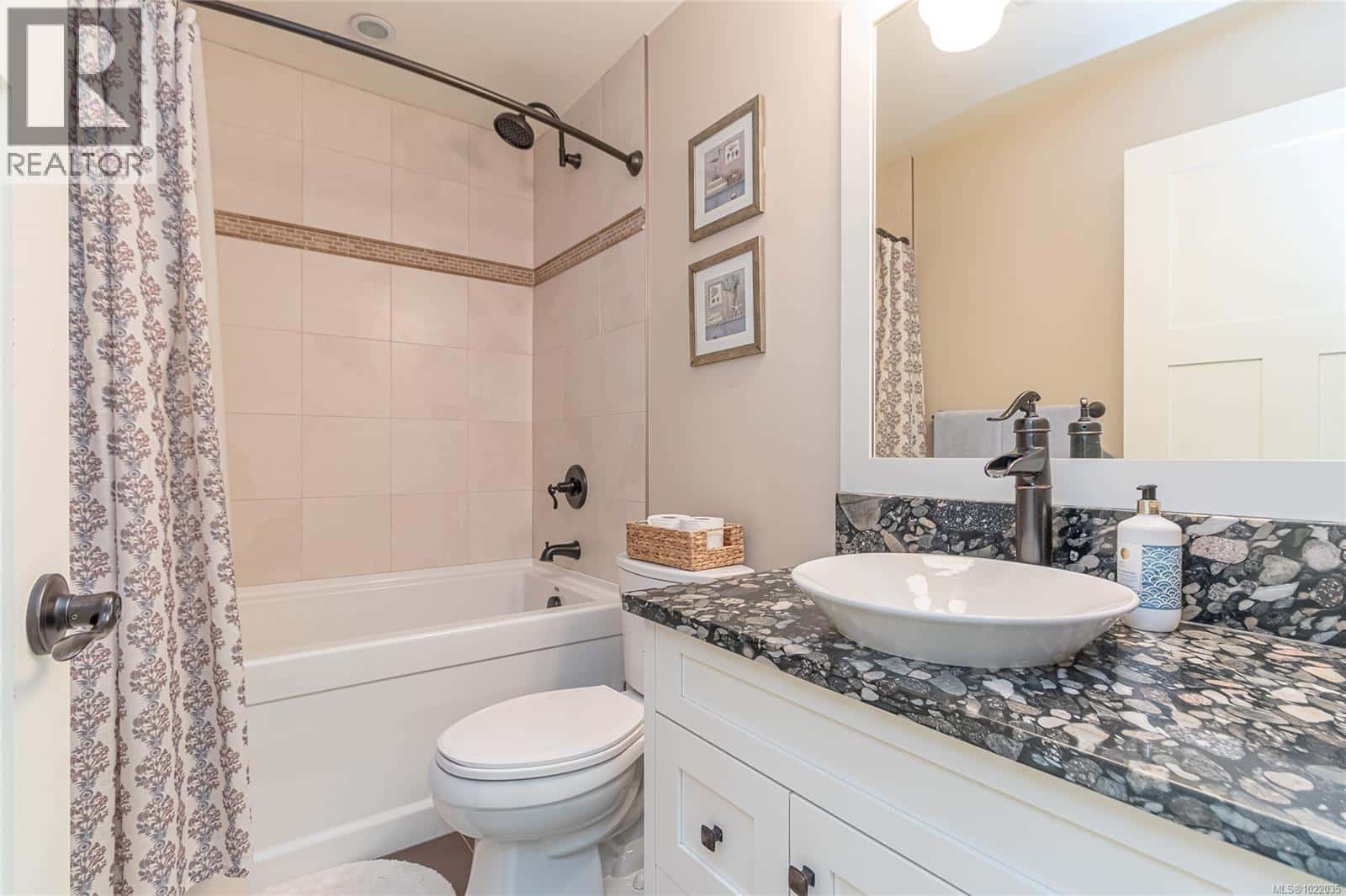 Qualicum Beach — Qualicum Beach - Photo 4 of 76