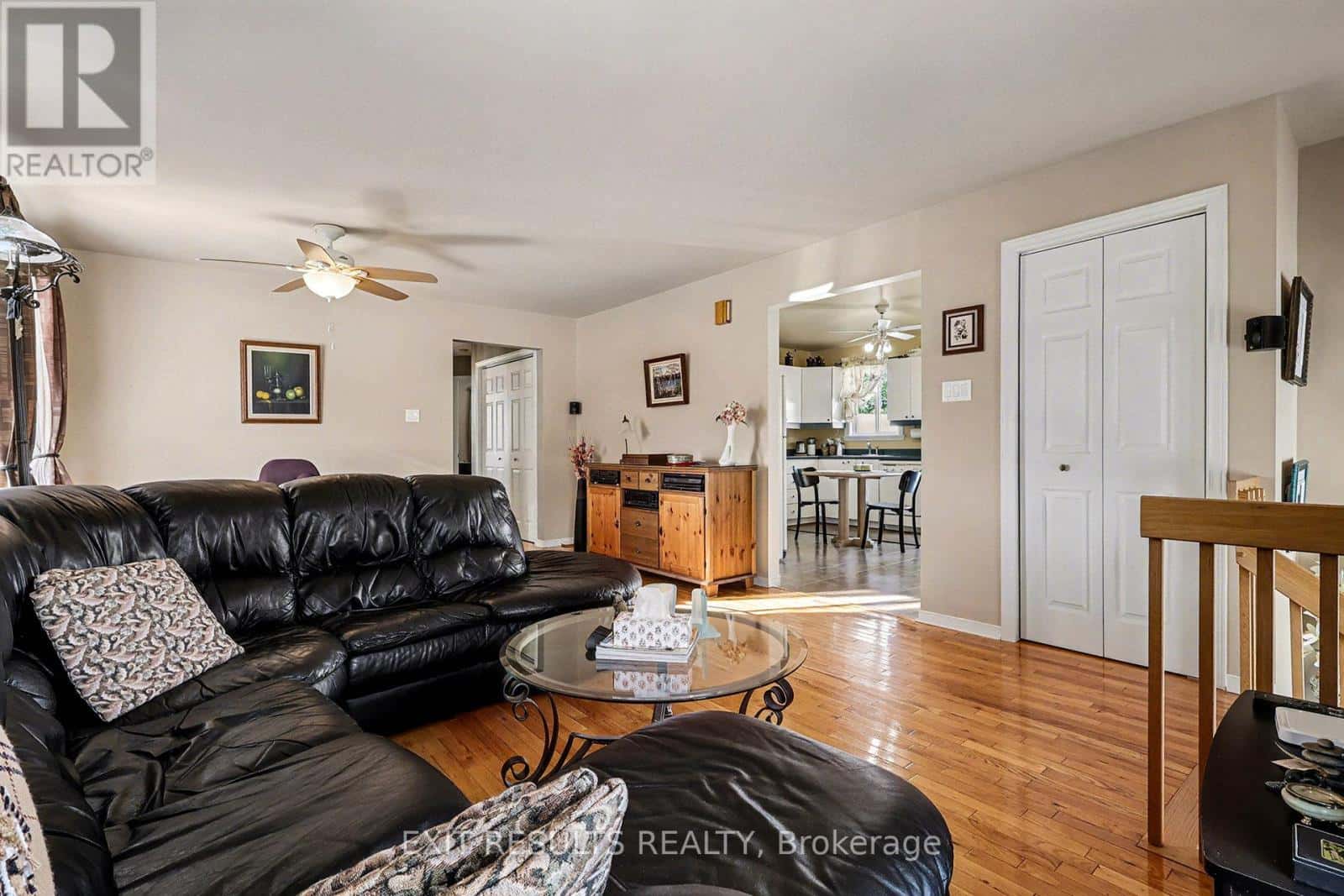 245 IVAN CRESCENT — Cornwall - Photo 4 of 33