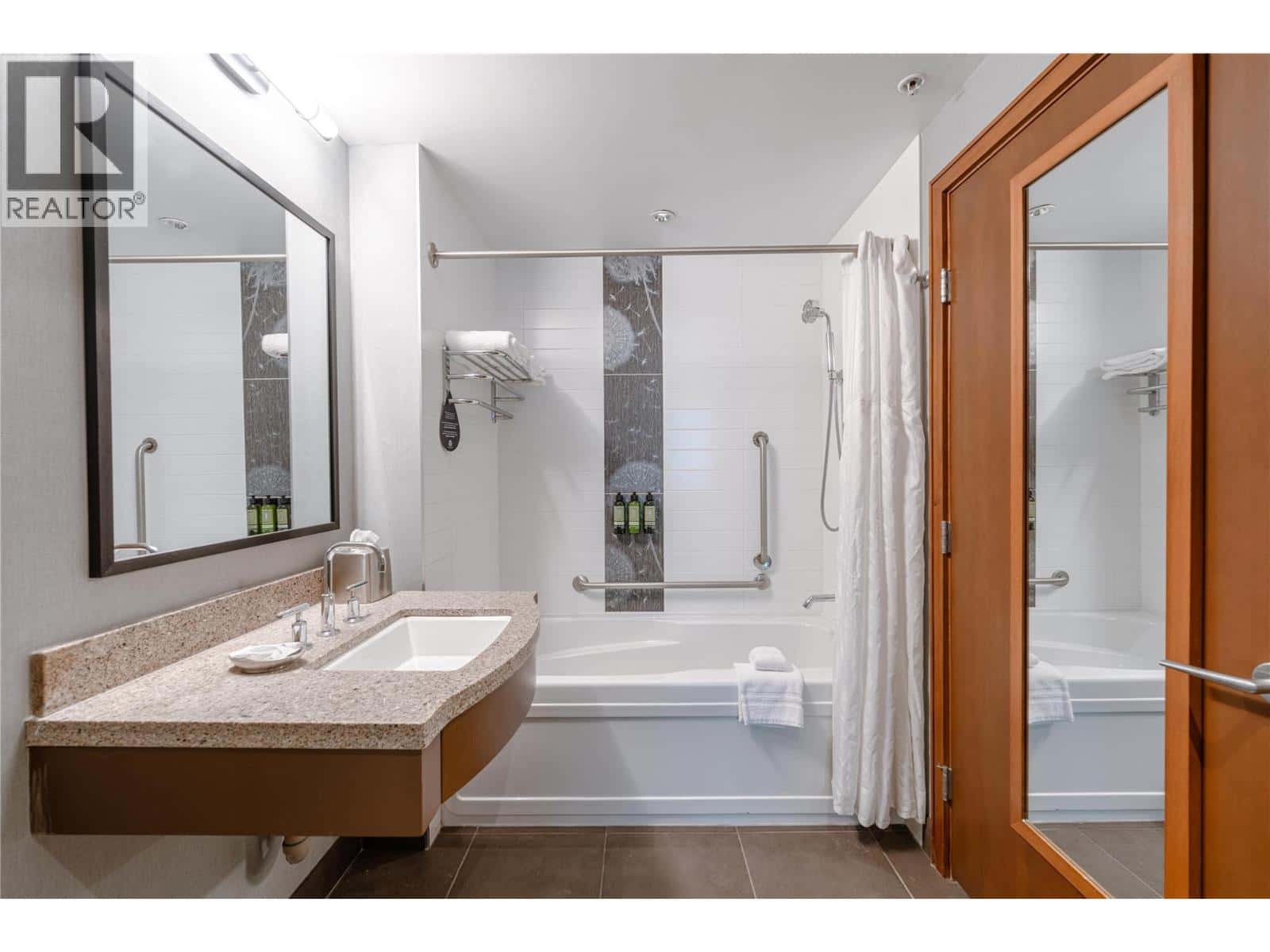 2950 Camozzi Road Unit# 1303 — Revelstoke, British Columbia - Photo 5 of 60