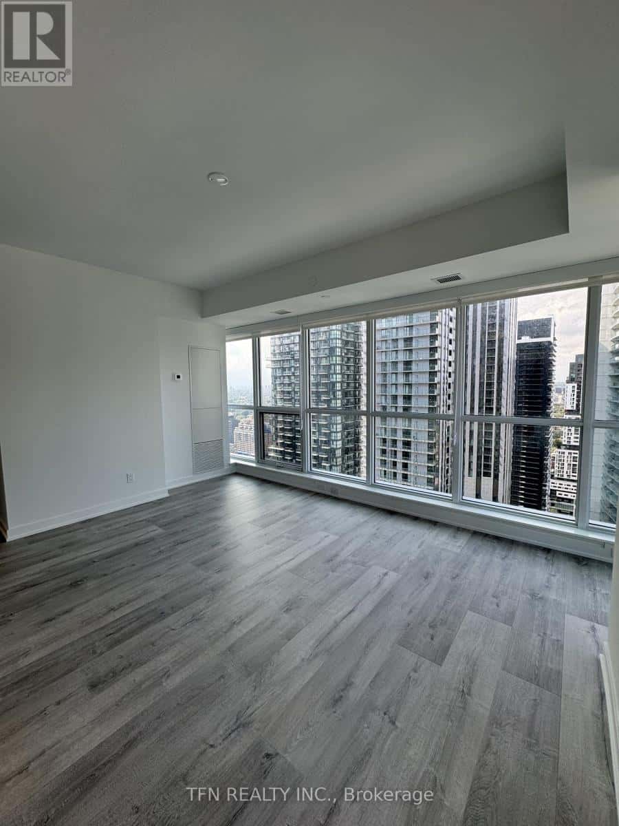 Toronto (Waterfront Communities) — Toronto (Waterfront Communities) - Photo 5 of 21