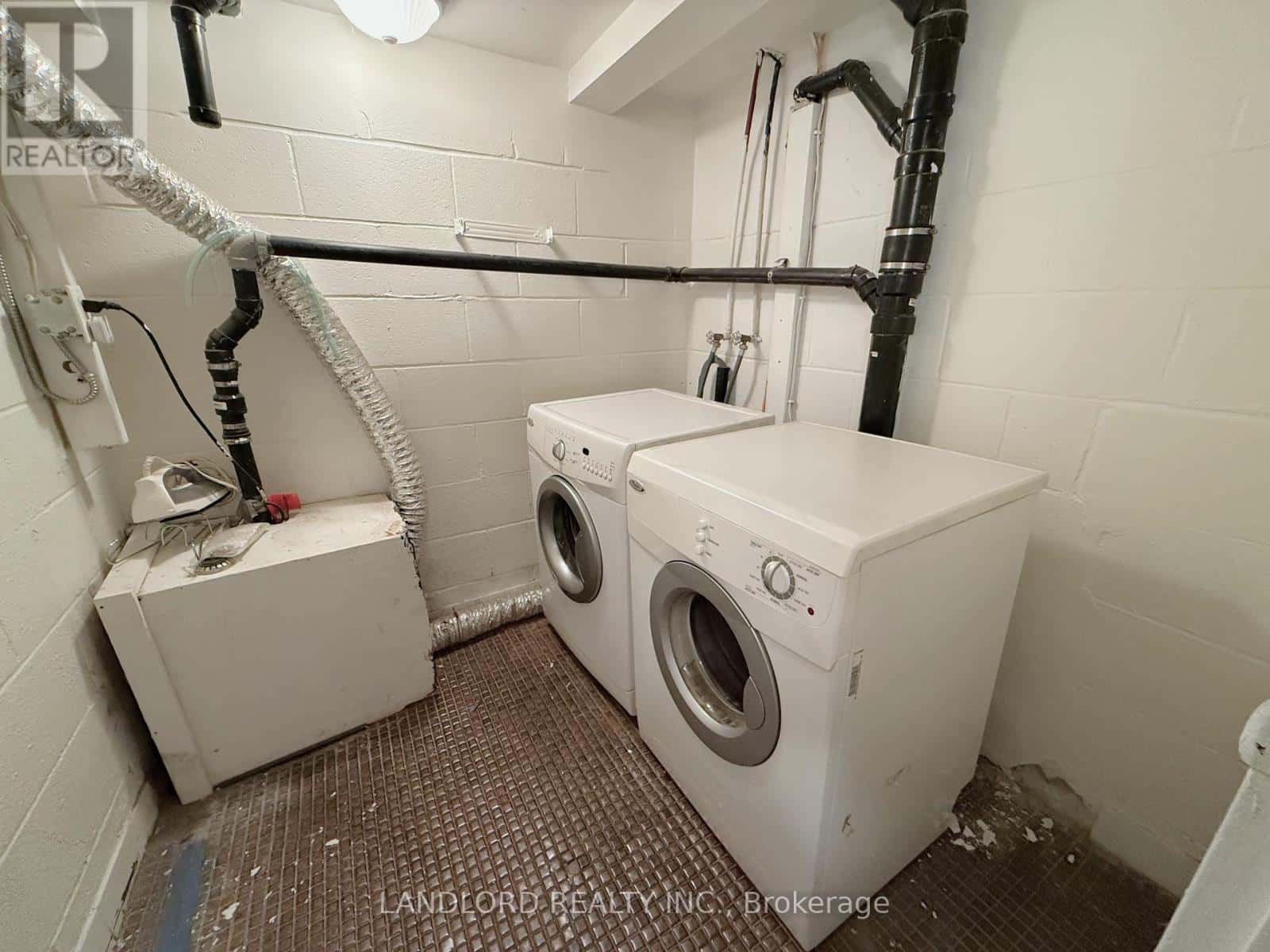 Toronto (Palmerston-Little Italy) — Toronto (Palmerston-Little Italy) - Photo 4 of 14