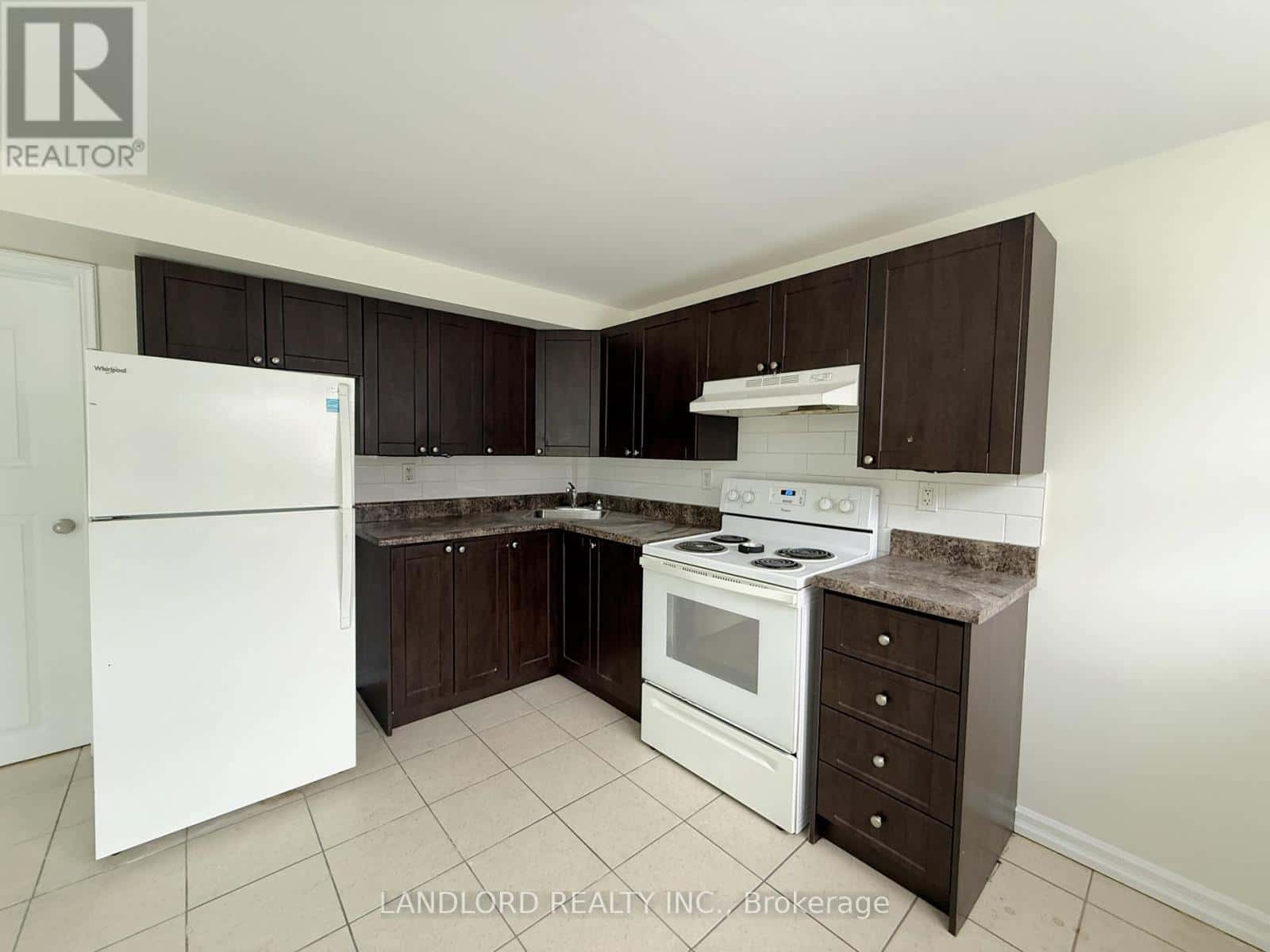 Toronto (Palmerston-Little Italy) — Toronto (Palmerston-Little Italy) - Photo 3 of 14