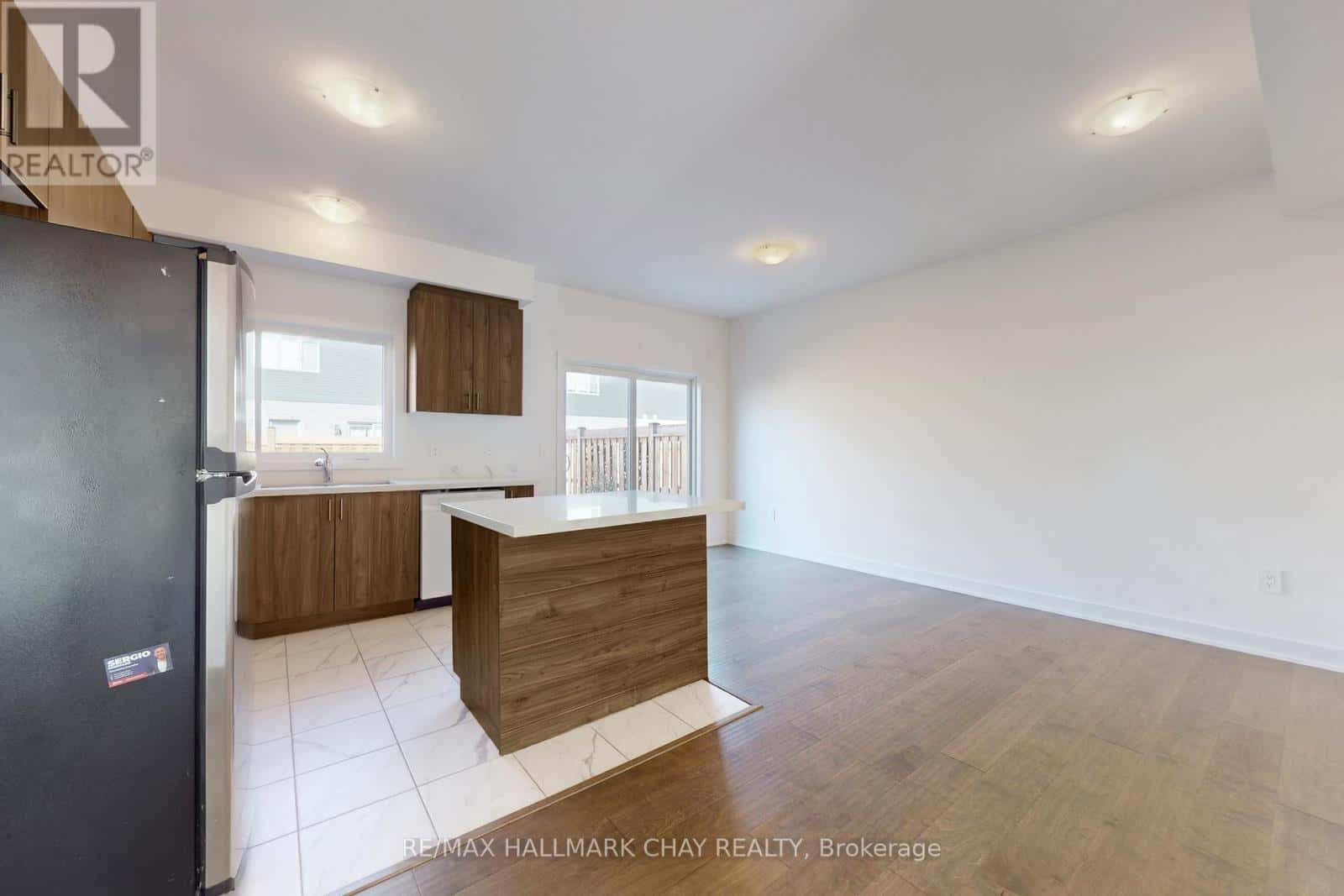 Barrie (Painswick South) — Barrie (Painswick South) - Photo 3 of 37