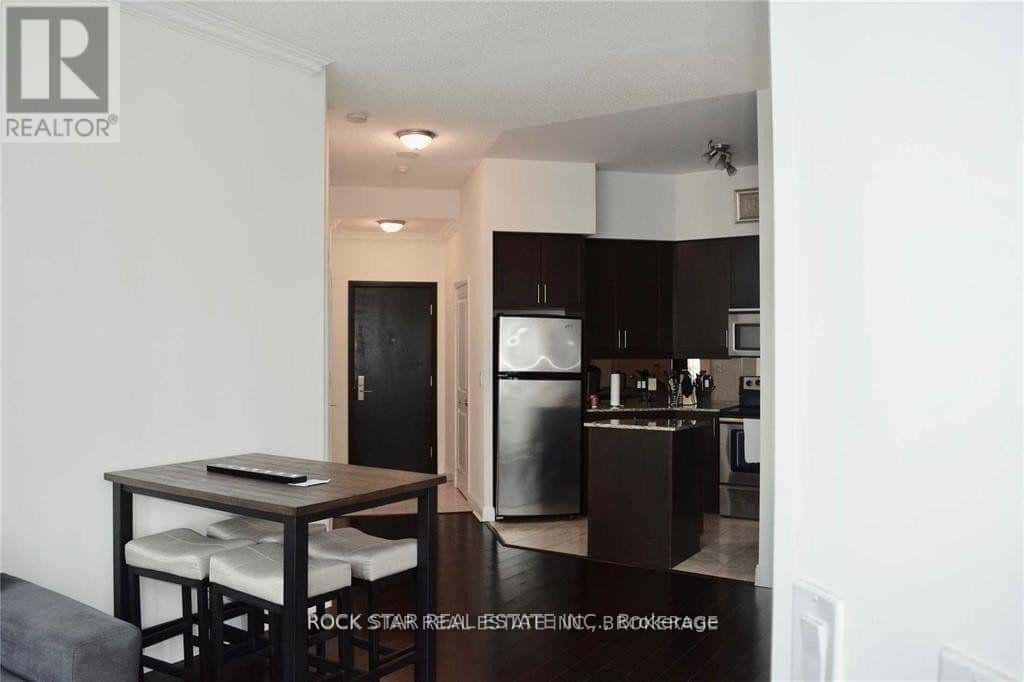 Mississauga (City Centre) — Mississauga (City Centre) - Photo 4 of 14