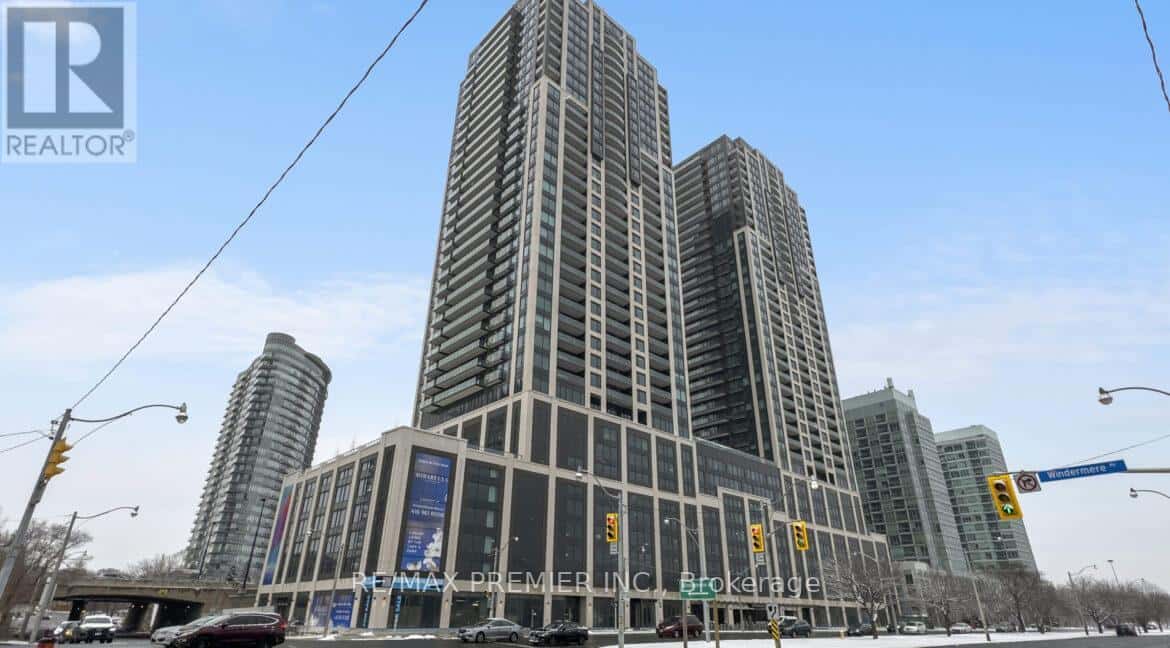 PH 08 - 1928 LAKE SHORE BOULEVARD — Toronto (South Parkdale) - Photo 2 of 37