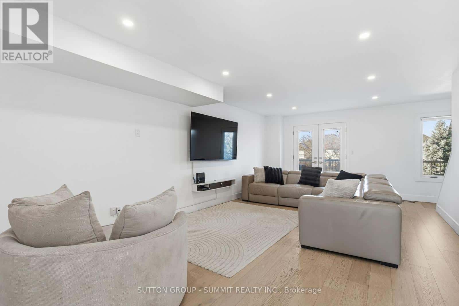 Burlington (Tansley) — Burlington (Tansley) - Photo 4 of 43