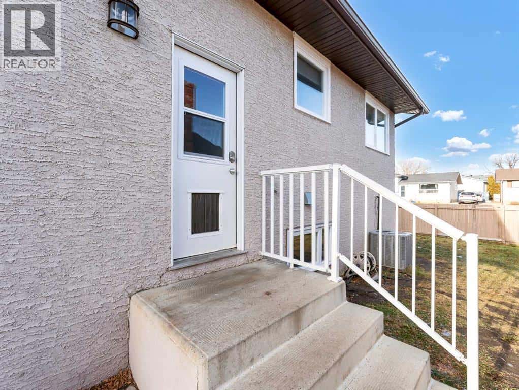 Medicine Hat — Medicine Hat - Photo 5 of 50