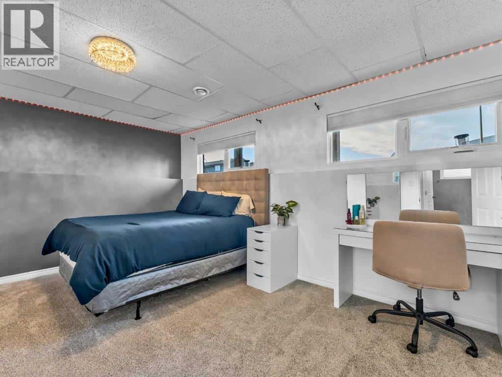 Medicine Hat — Medicine Hat - Photo 4 of 50