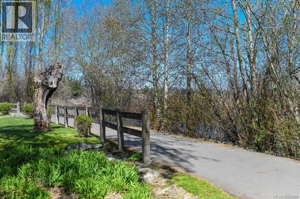 Courtenay — Courtenay - Photo 2 of 50