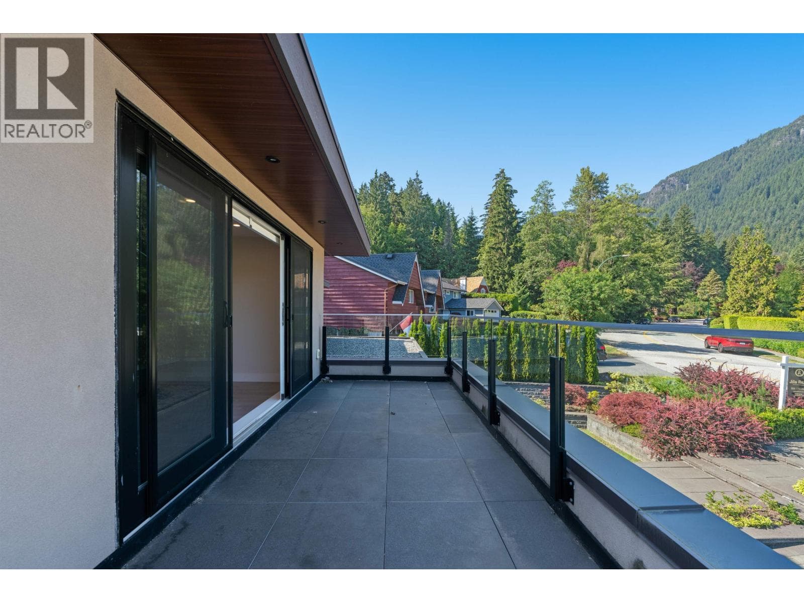 North Vancouver — North Vancouver - Main photo