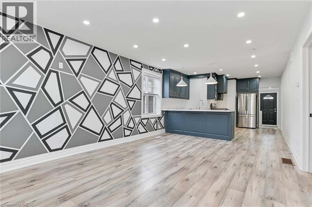 Hamilton — Hamilton - Photo 5 of 18