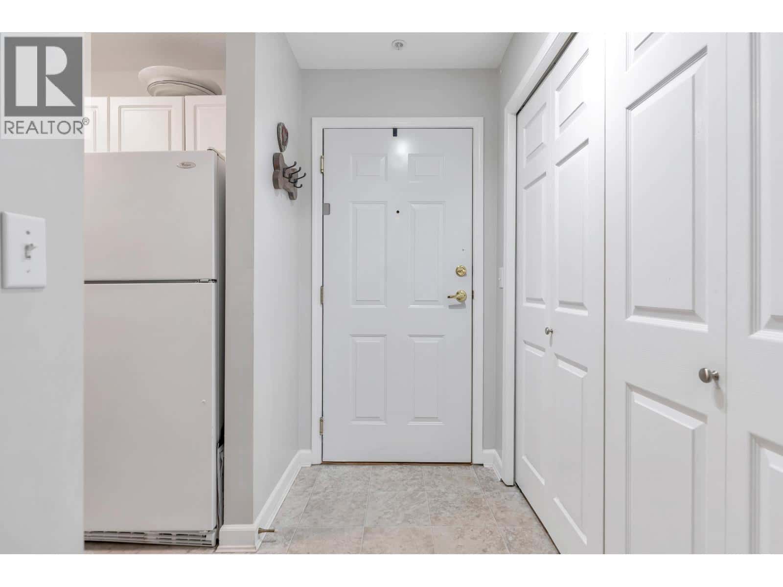 Delta — Delta - Photo 4 of 35