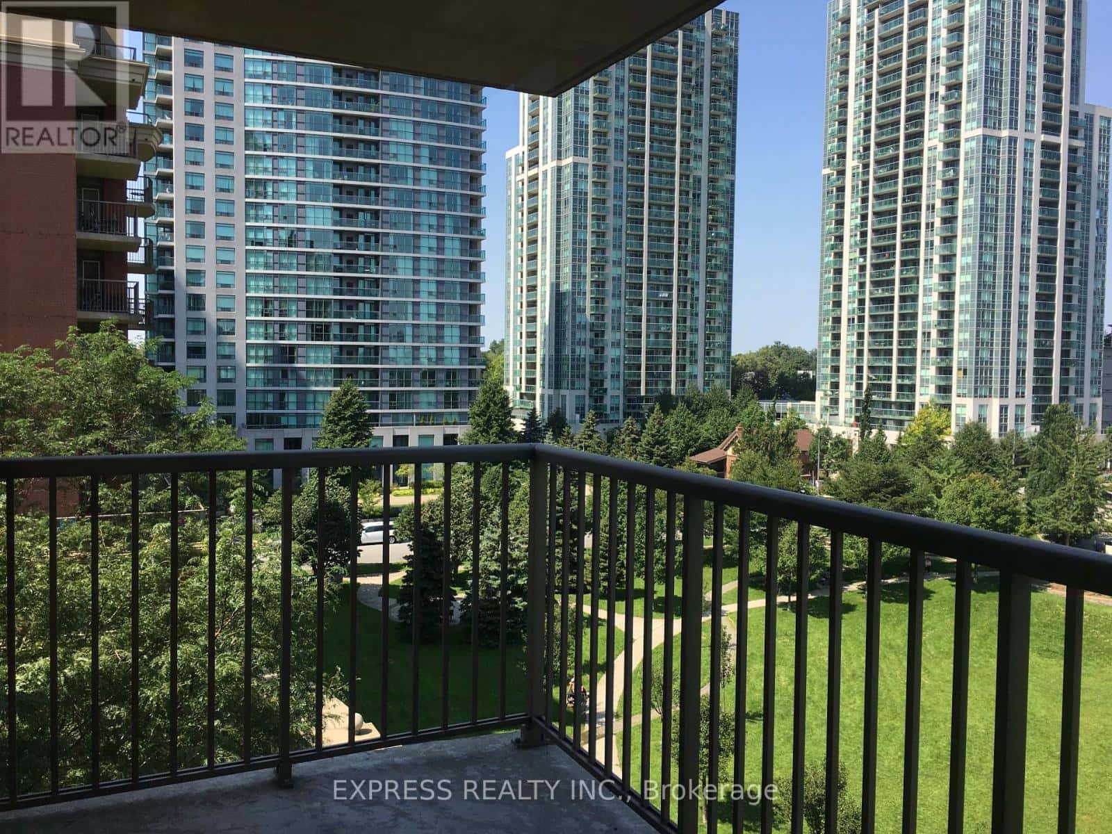 Toronto (Willowdale East) — Toronto (Willowdale East) - Photo 4 of 16