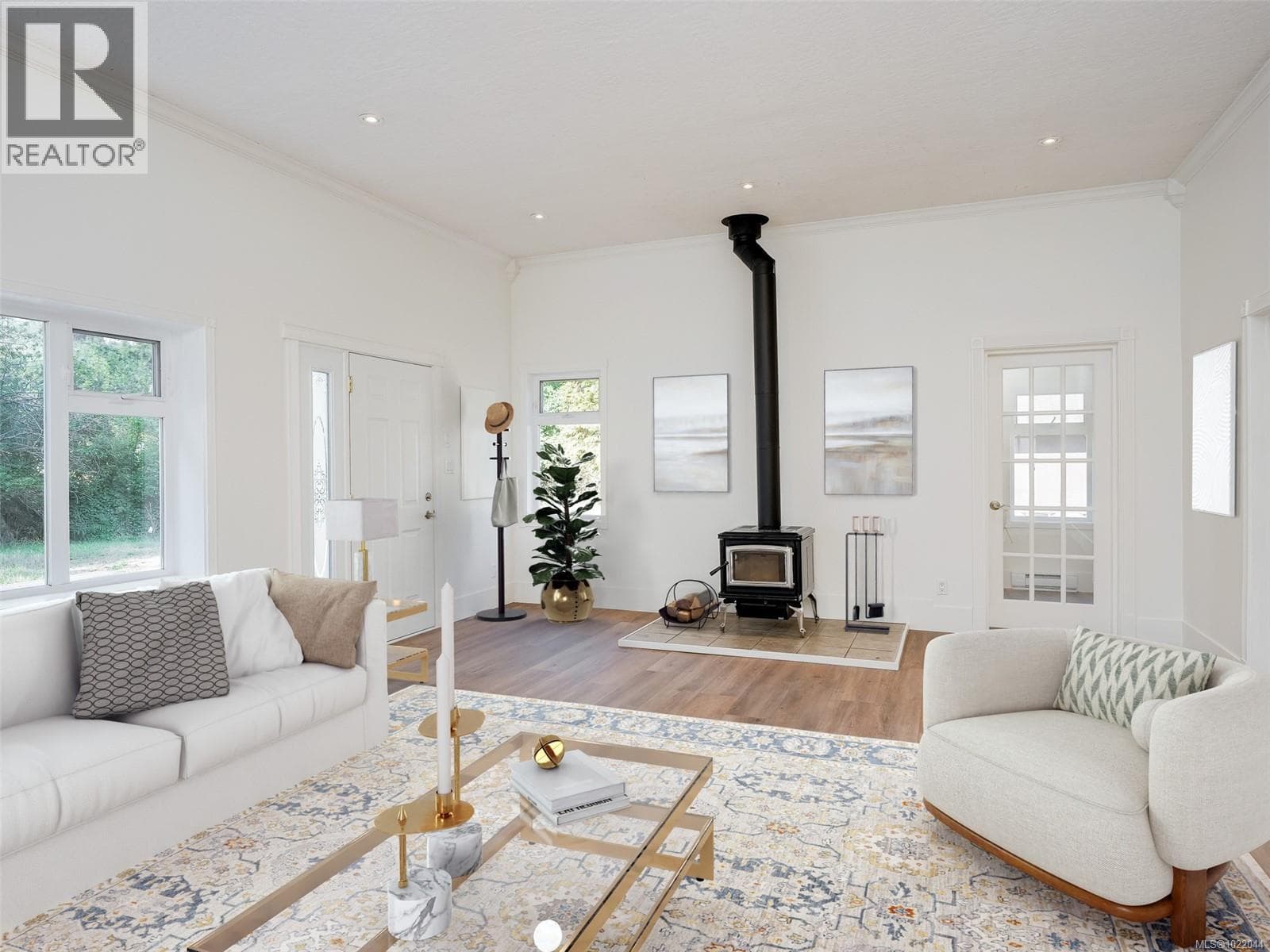 690 Shawnigan Lake Rd — Shawnigan Lake, British Columbia - Main photo