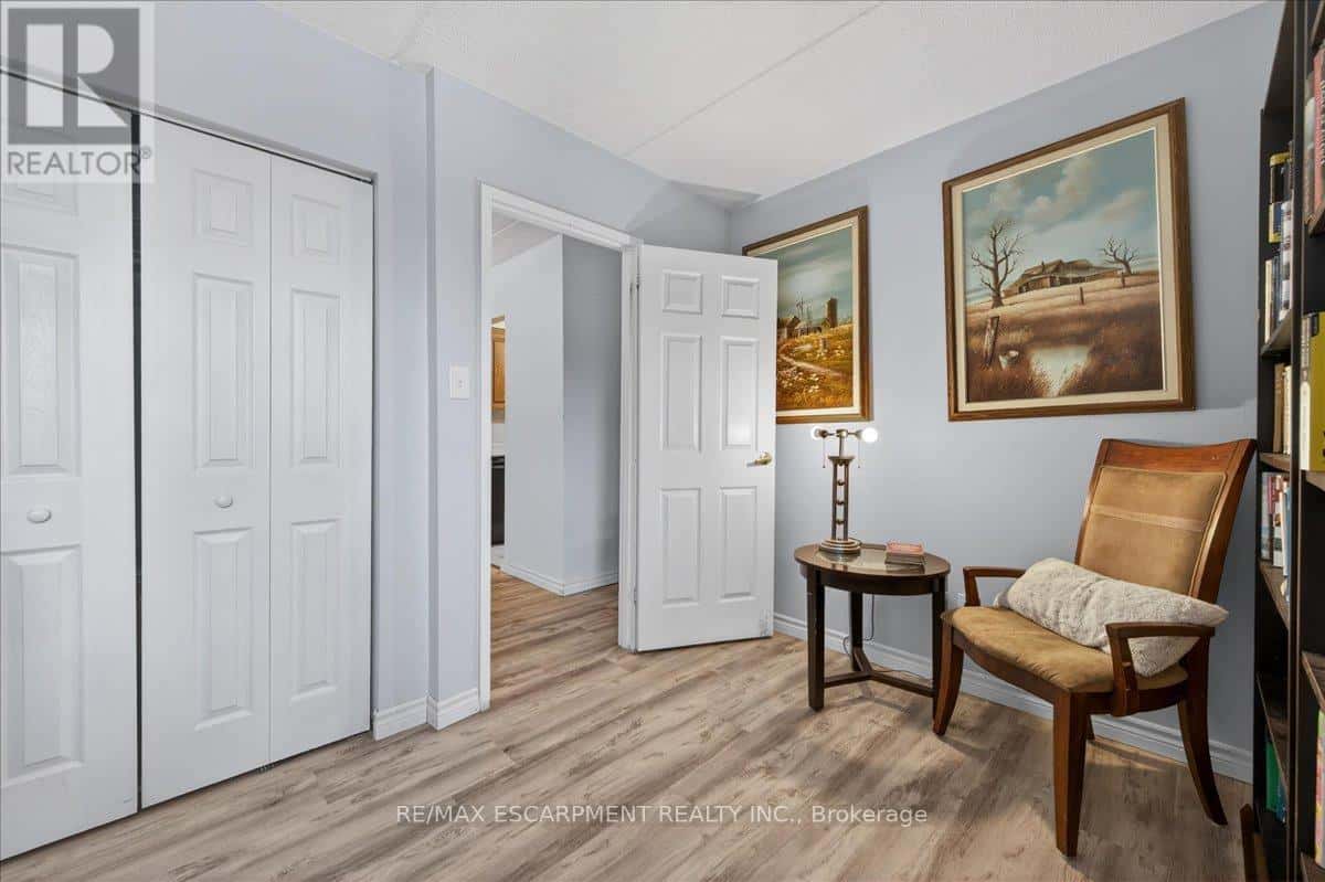 St. Catharines (Fairview) — St. Catharines (Fairview) - Photo 3 of 19