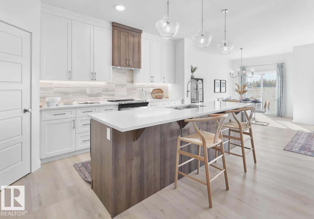 Edmonton — Edmonton - Photo 3 of 13