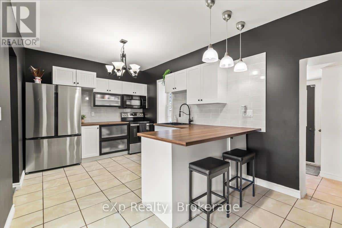 209 GARAFRAXA STREET S — West Grey, Ontario - Photo 3 of 22