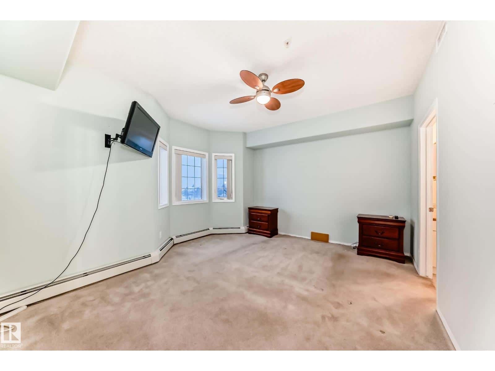 Edmonton — Edmonton - Photo 3 of 70