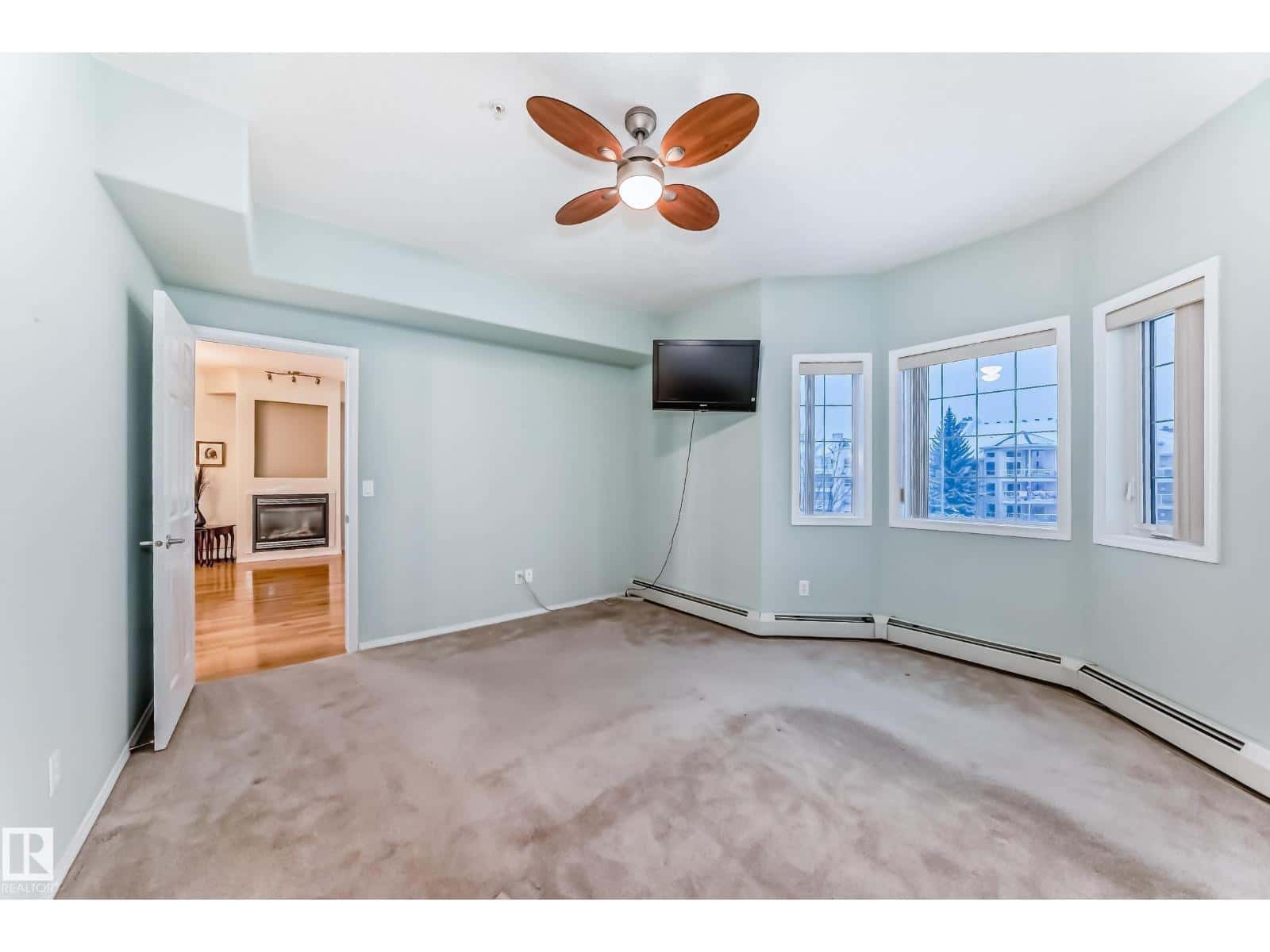 Edmonton — Edmonton - Photo 4 of 70