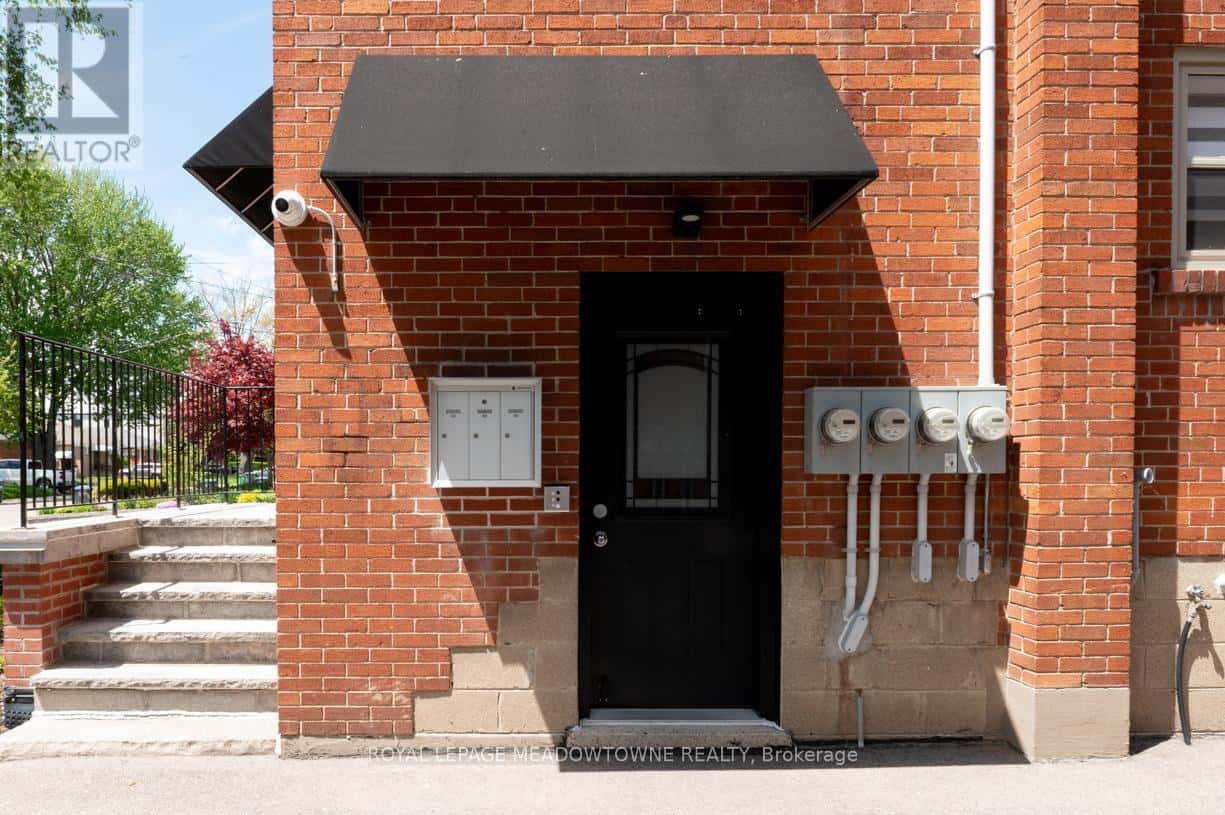 2 - 29 BROADVIEW AVENUE — Mississauga (Port Credit) - Photo 3 of 22