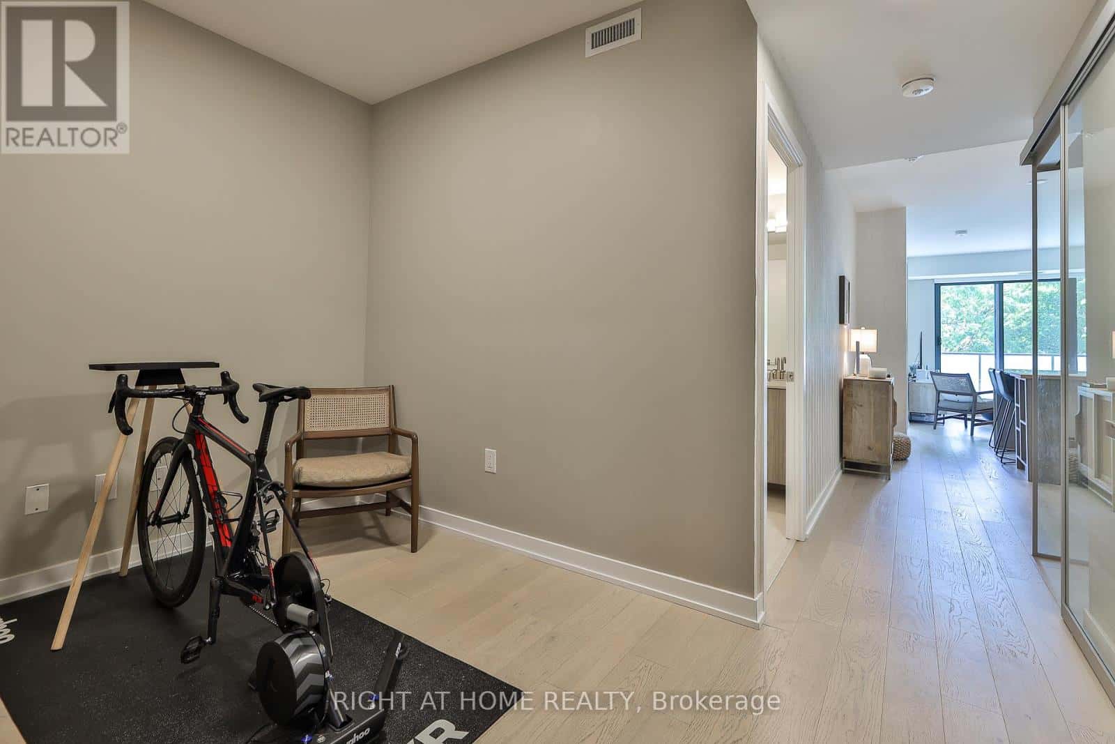 Toronto (Roncesvalles) — Toronto (Roncesvalles) - Photo 3 of 27