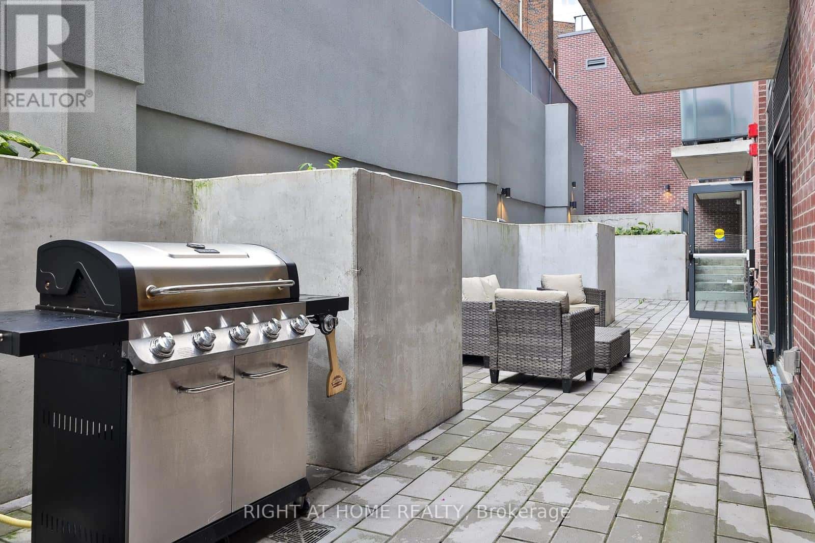 Toronto (Roncesvalles) — Toronto (Roncesvalles) - Photo 5 of 27