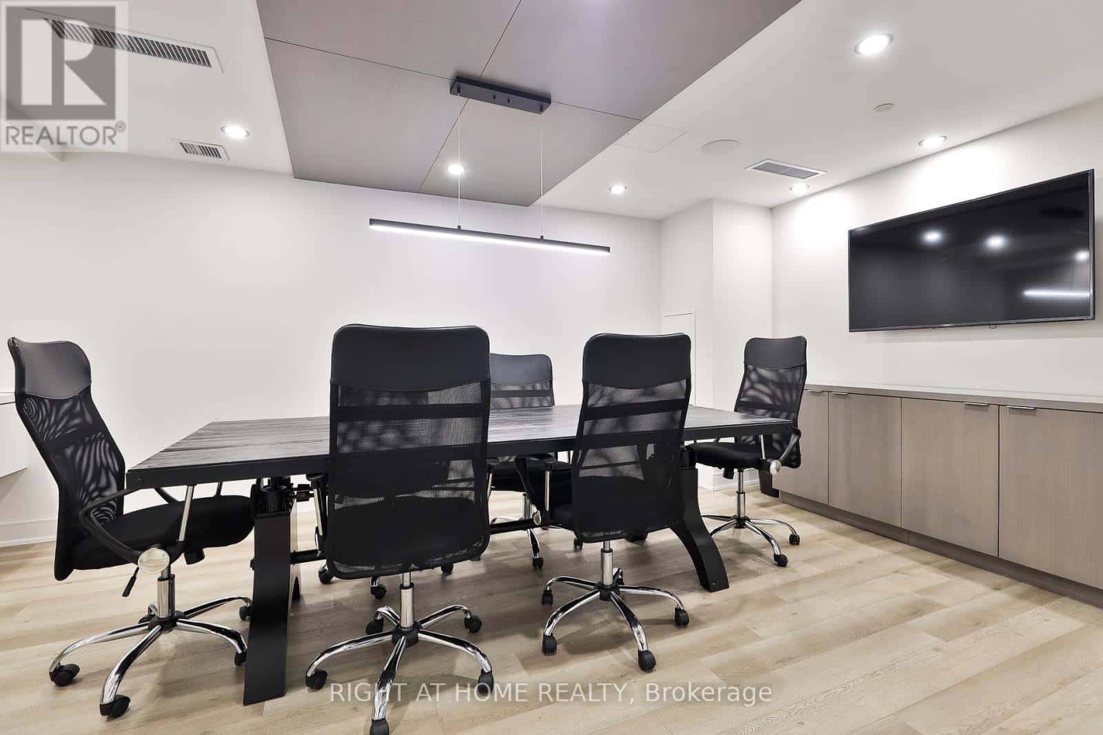 Toronto (Roncesvalles) — Toronto (Roncesvalles) - Photo 4 of 27