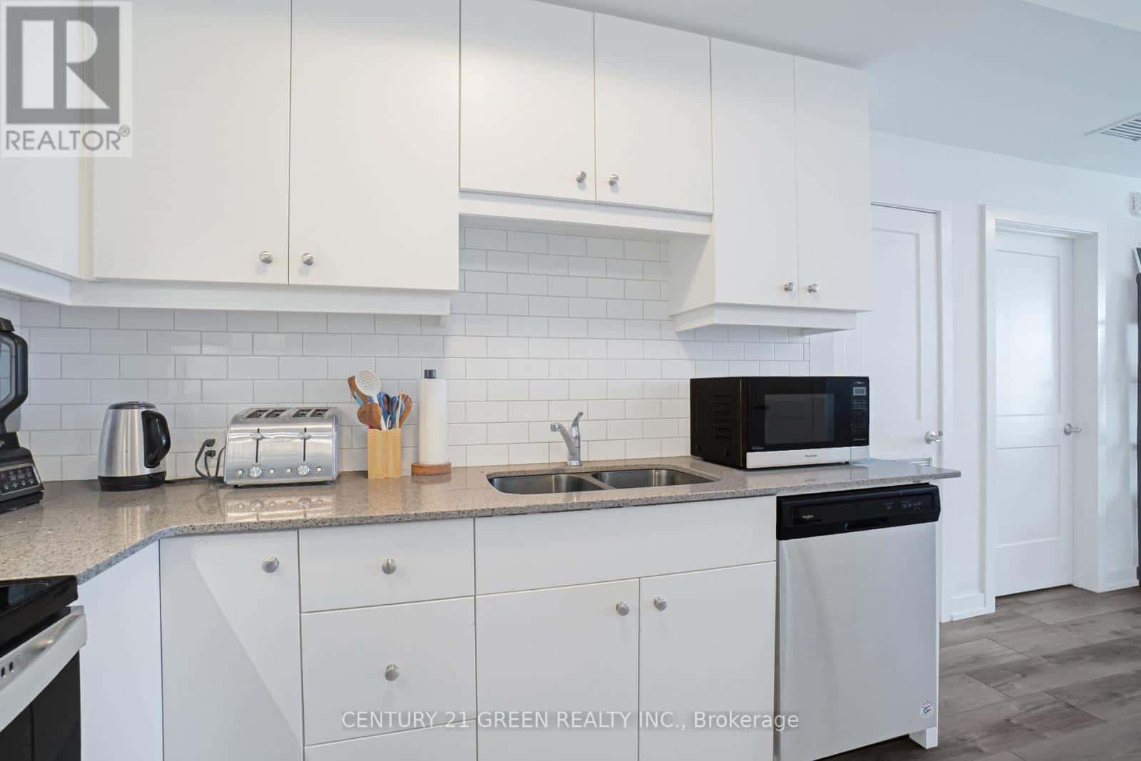 Waterloo — Waterloo - Photo 4 of 36