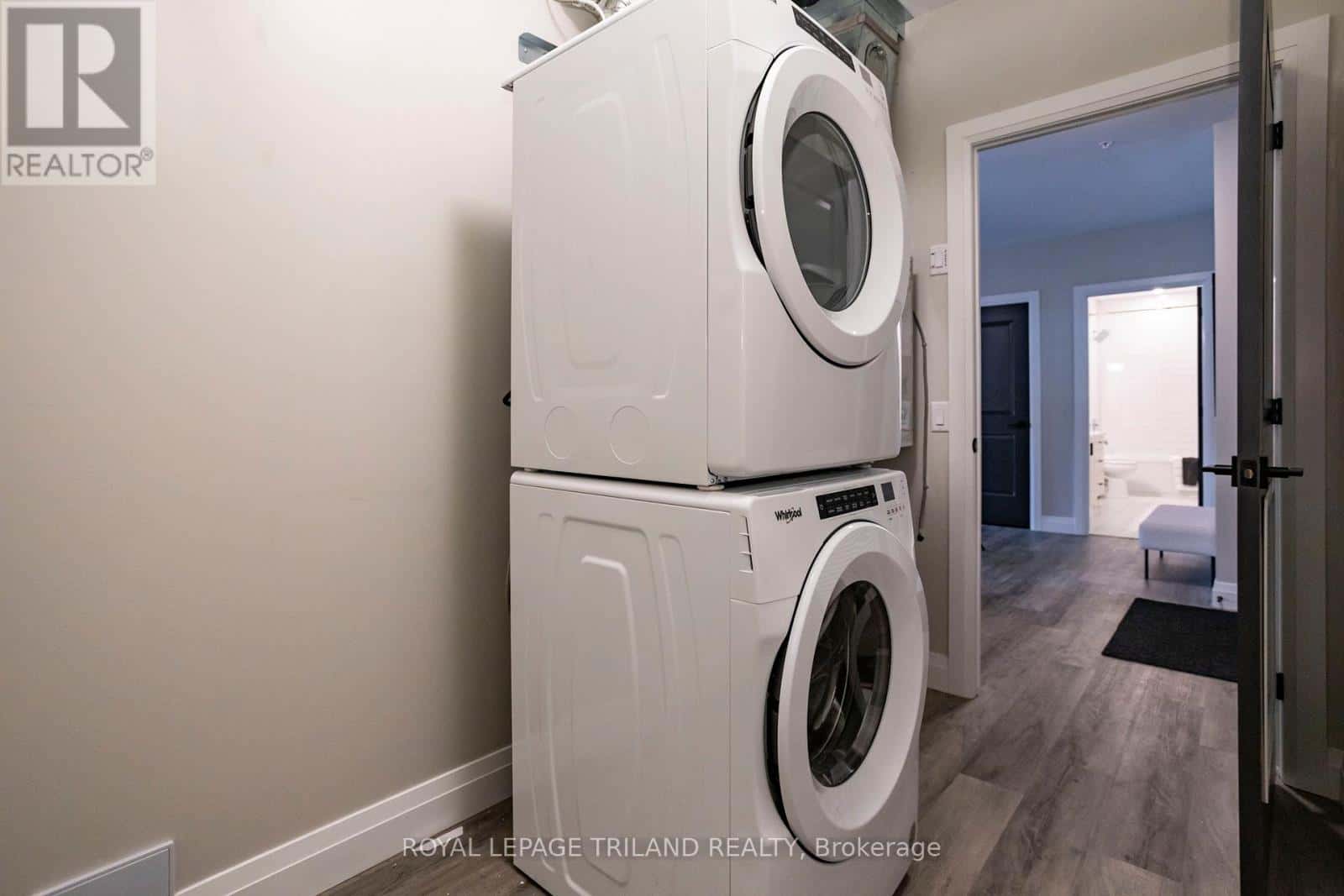 London South (South E) — London South (South E) - Photo 4 of 11