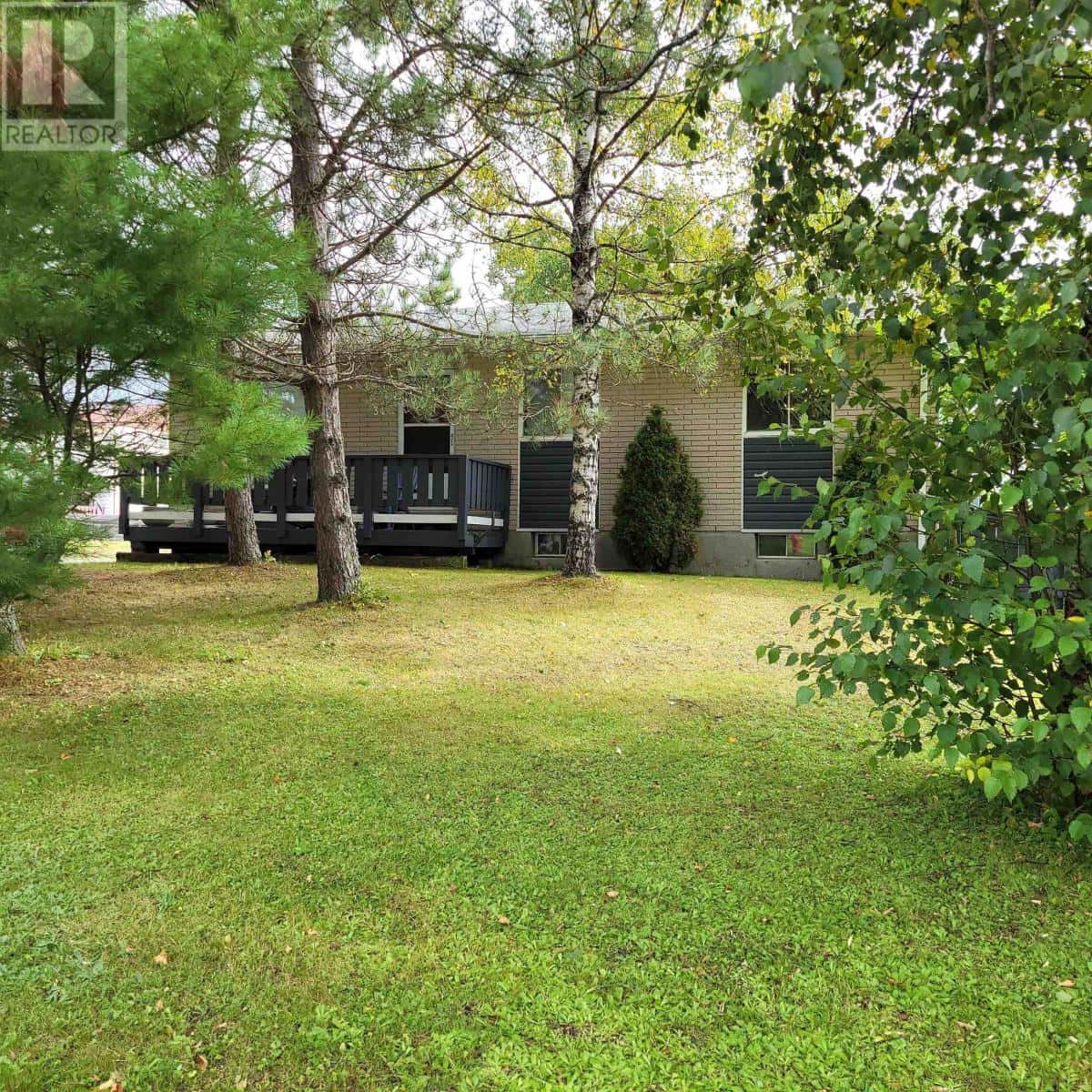 34 Terrace Heights DR — Terrace Bay, Ontario - Photo 2 of 50