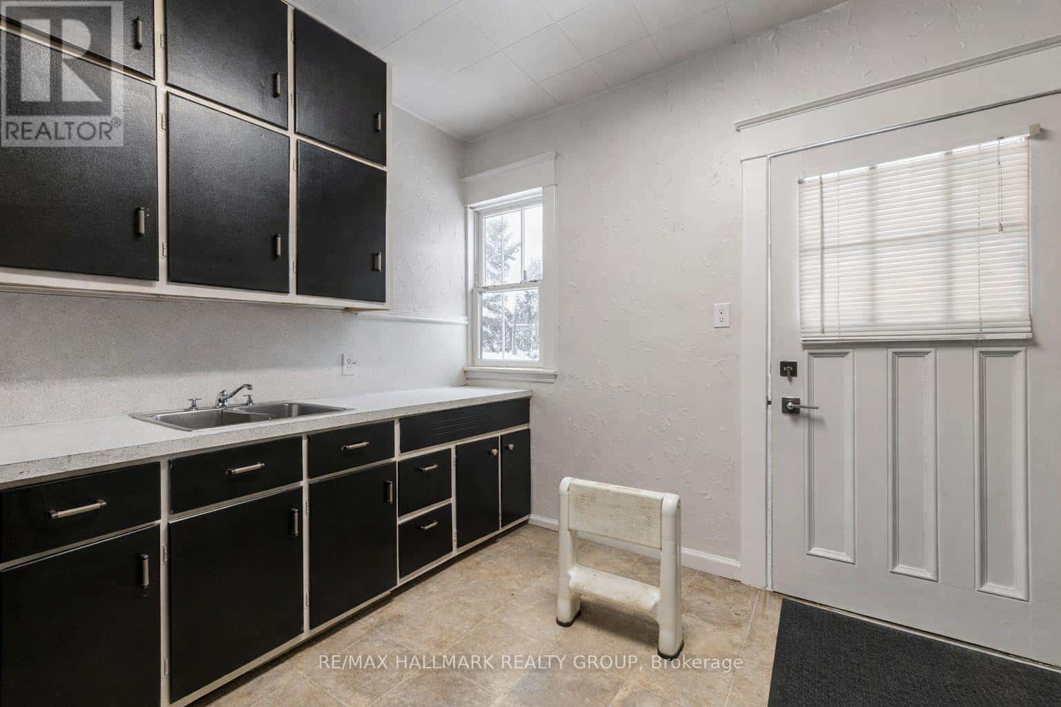 702 FRONT STREET — Pembroke - Photo 2 of 13