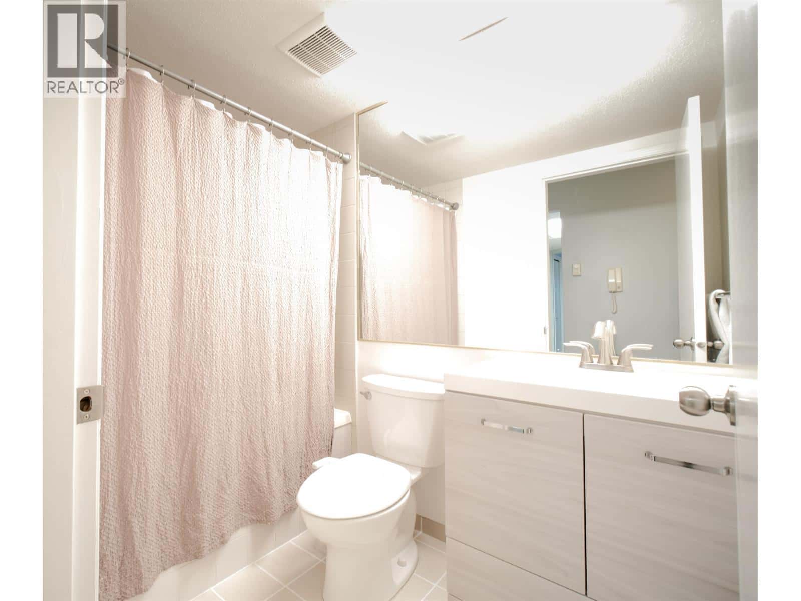 411 2915 GLEN DRIVE — Coquitlam, British Columbia - Photo 4 of 14