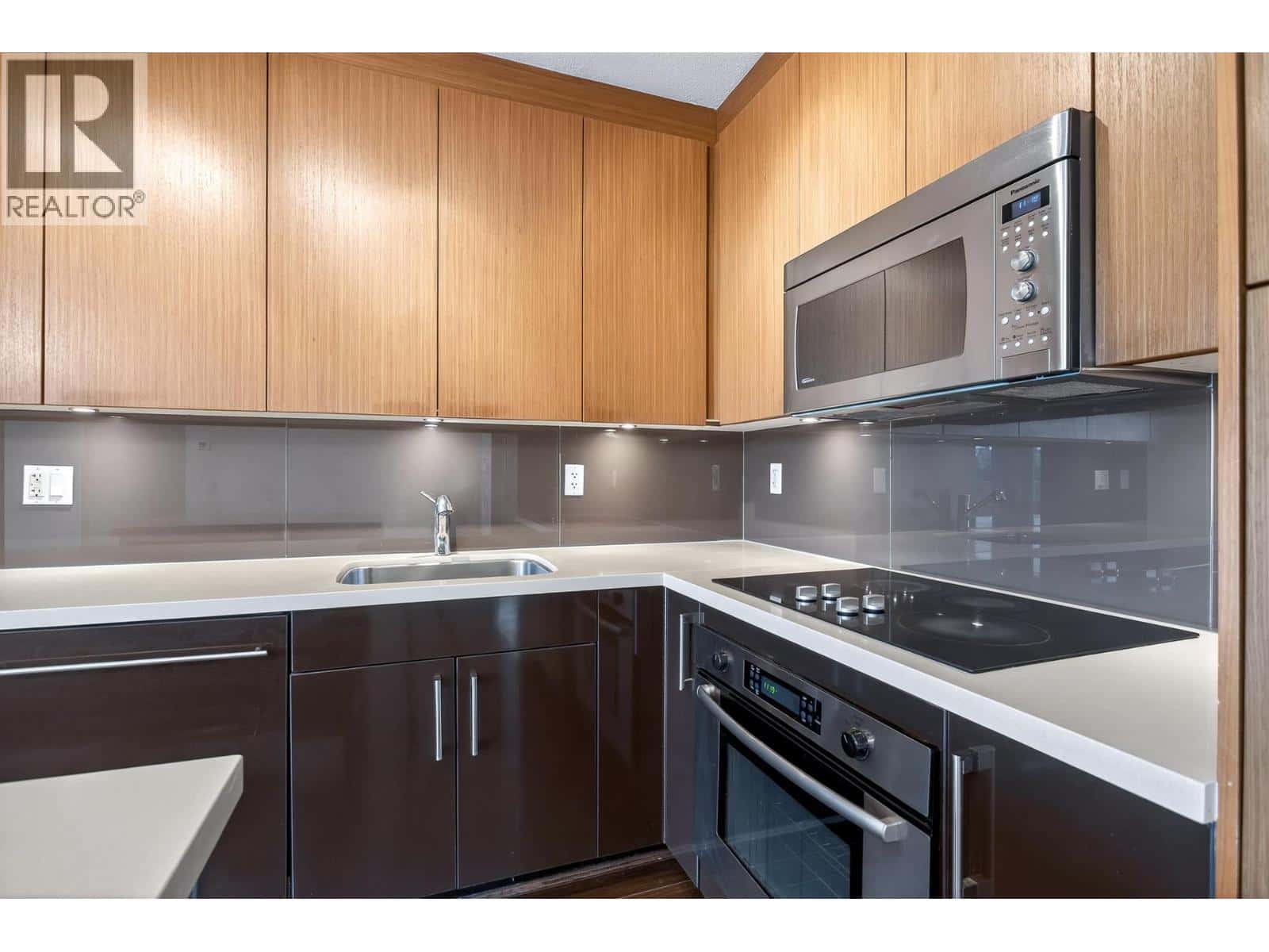 502 1833 CROWE STREET — Vancouver, British Columbia - Photo 4 of 25