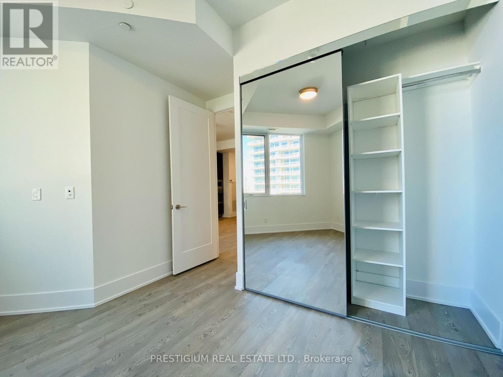 Toronto (Waterfront Communities) — Toronto (Waterfront Communities) - Main photo