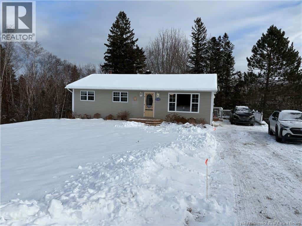 2166 Carron Drive — Bathurst, New Brunswick - Photo 2 of 41