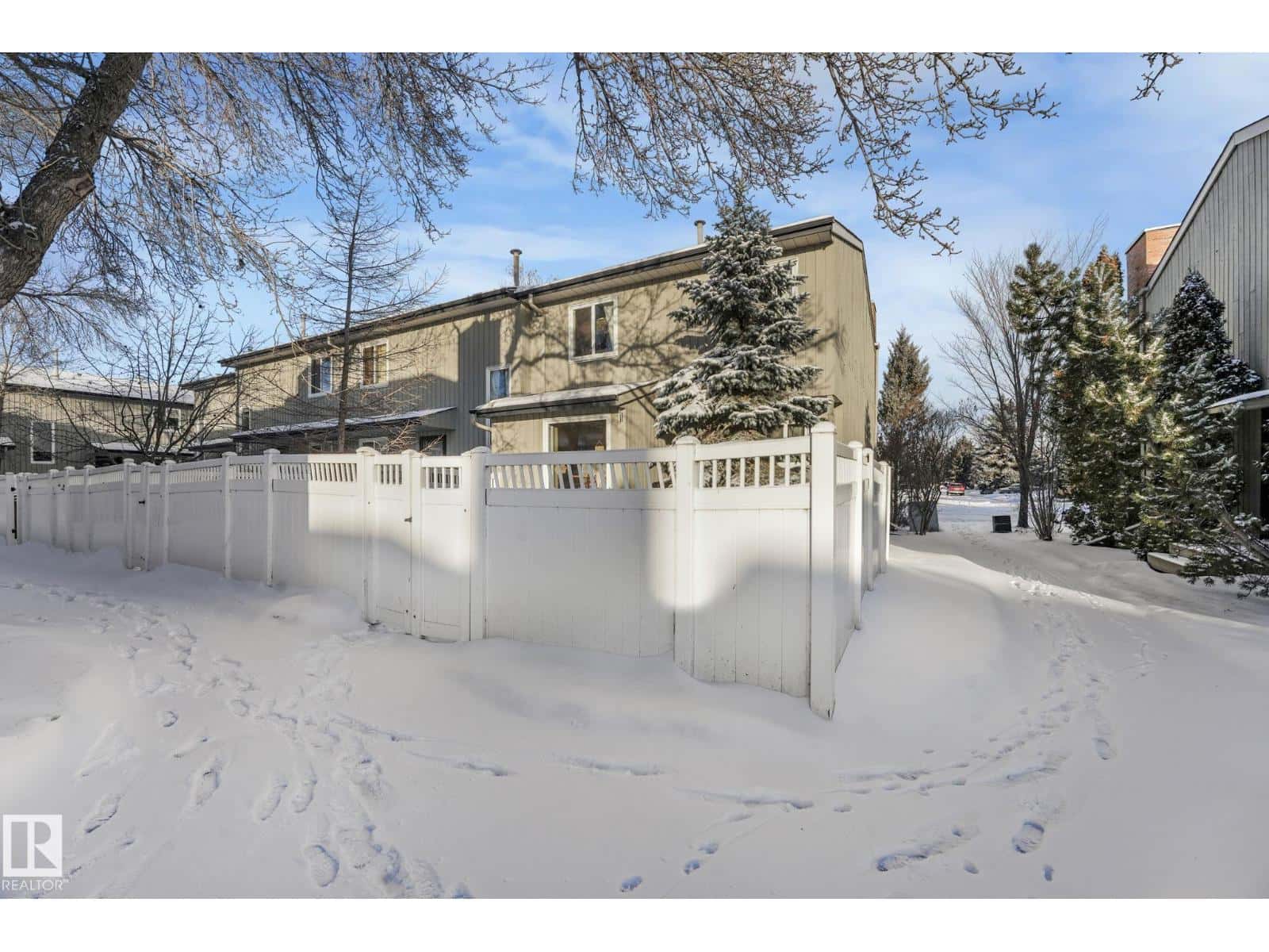 Edmonton — Edmonton - Photo 4 of 57