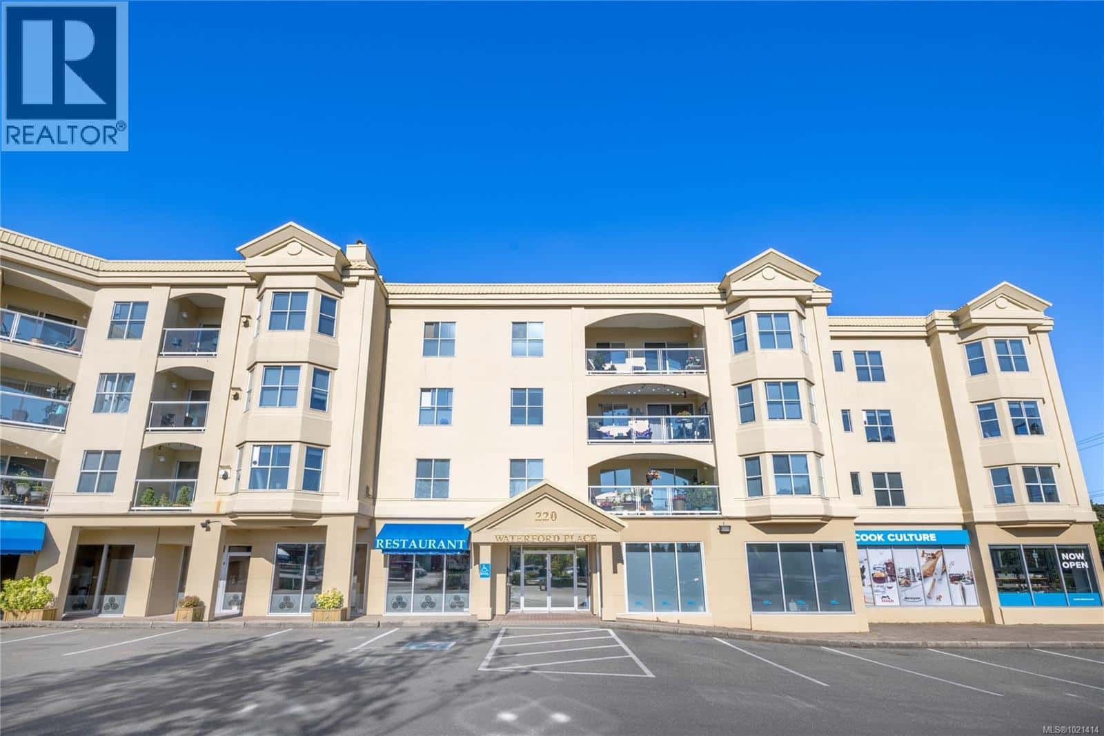 406 220 ISLAND Hwy W — Parksville, British Columbia - Photo 2 of 53