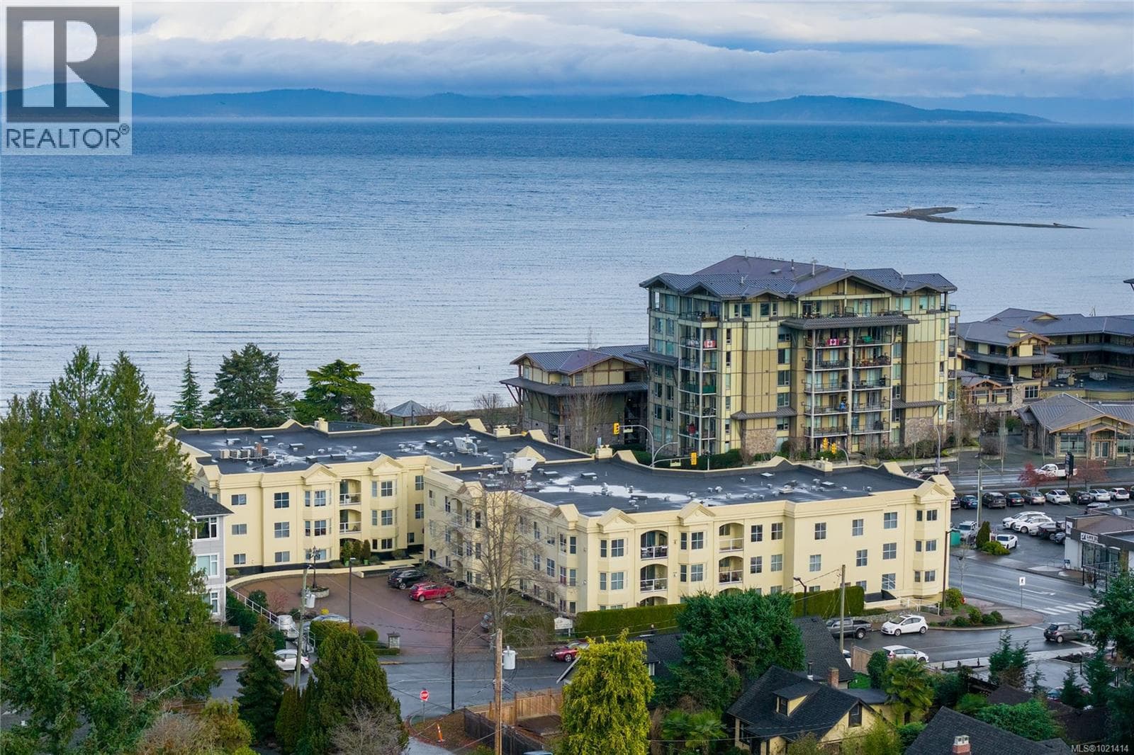 406 220 ISLAND Hwy W — Parksville, British Columbia - Main photo