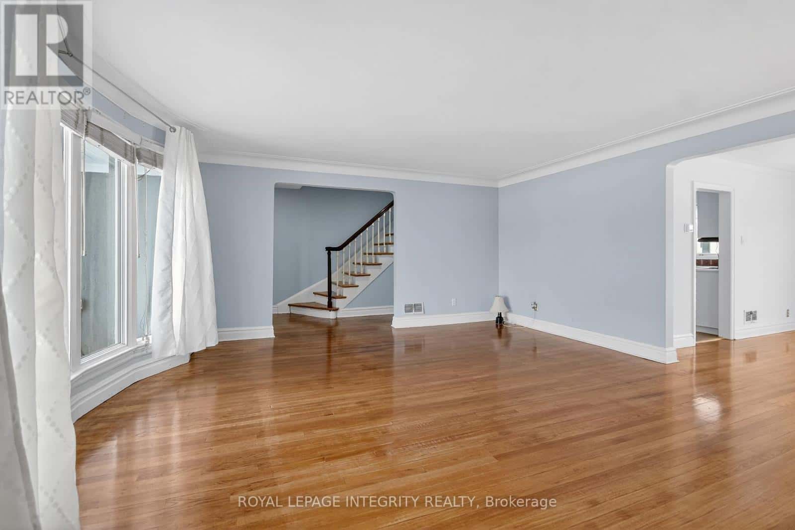 230 SMYTH ROAD — Ottawa - Photo 5 of 47