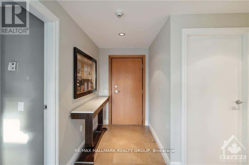 Ottawa — Ottawa - Photo 2 of 17